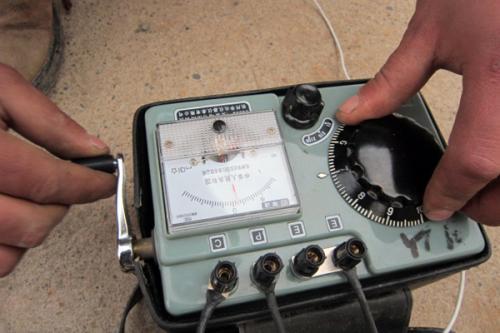 測(cè)量電纜故障用的兆歐表.jpeg